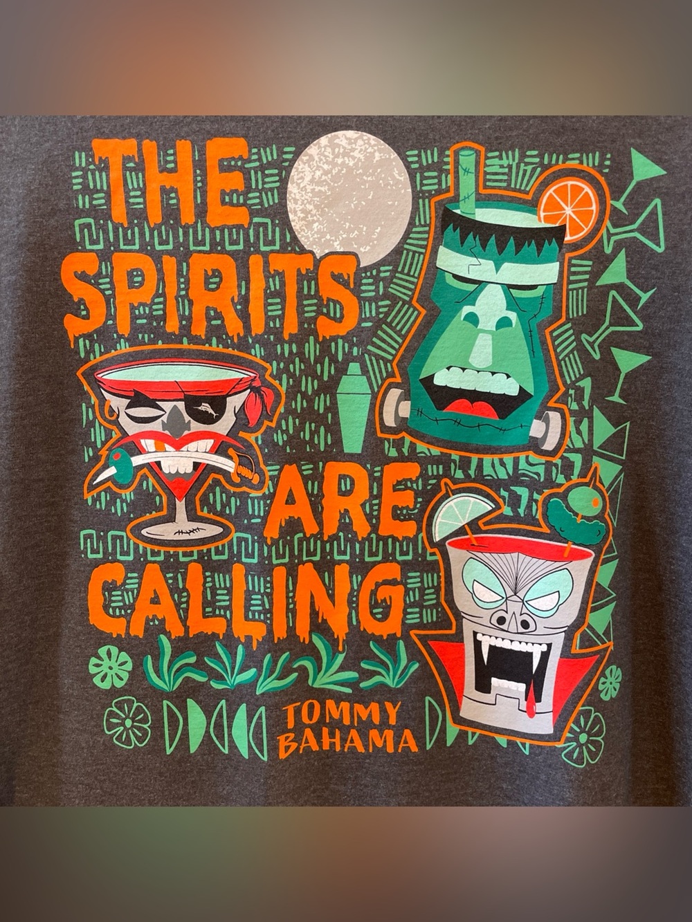 Tommy Bahama Long Sleeve Graphic Tee Men’s M  Halloween The Spirits Calling NEW